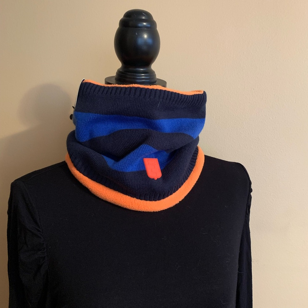 VINCE CAMUTO boys poly/acrylic blue bold strip muffler NWT in OSFM